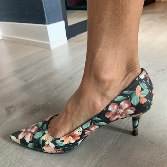 Nine West Floral Pumps Size 6.5 - Picture 1 of 2